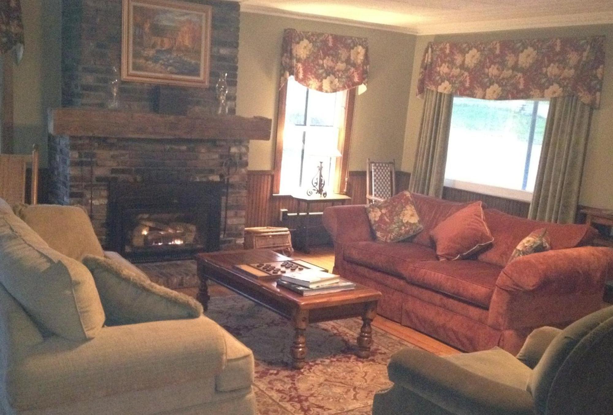 Smugglers Notch Inn Jeffersonville ภายนอก รูปภาพ